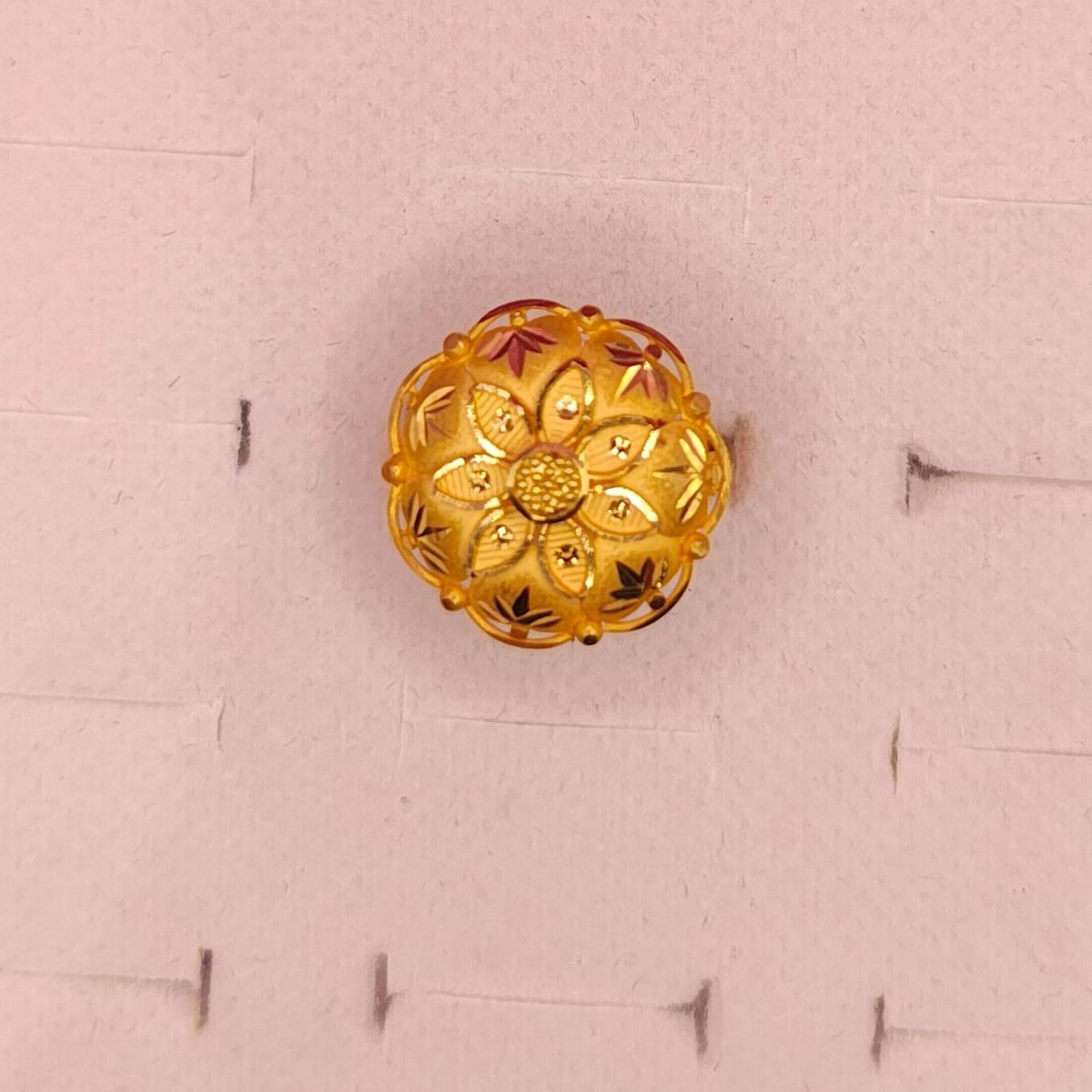 Elegant Floral Gold Ring