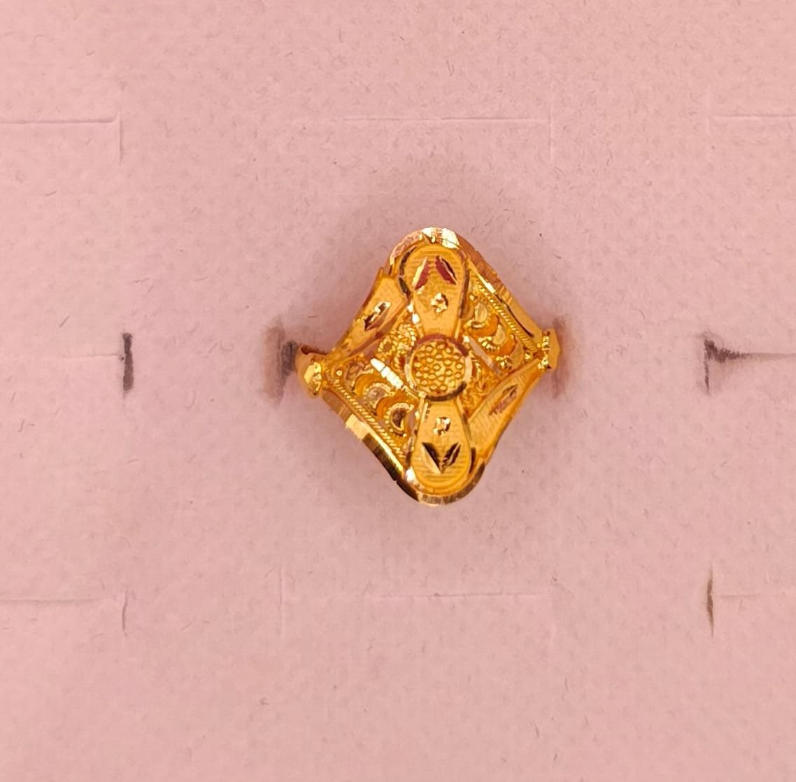 Elegant Diamond-Shaped Textured Gold Ring for Women